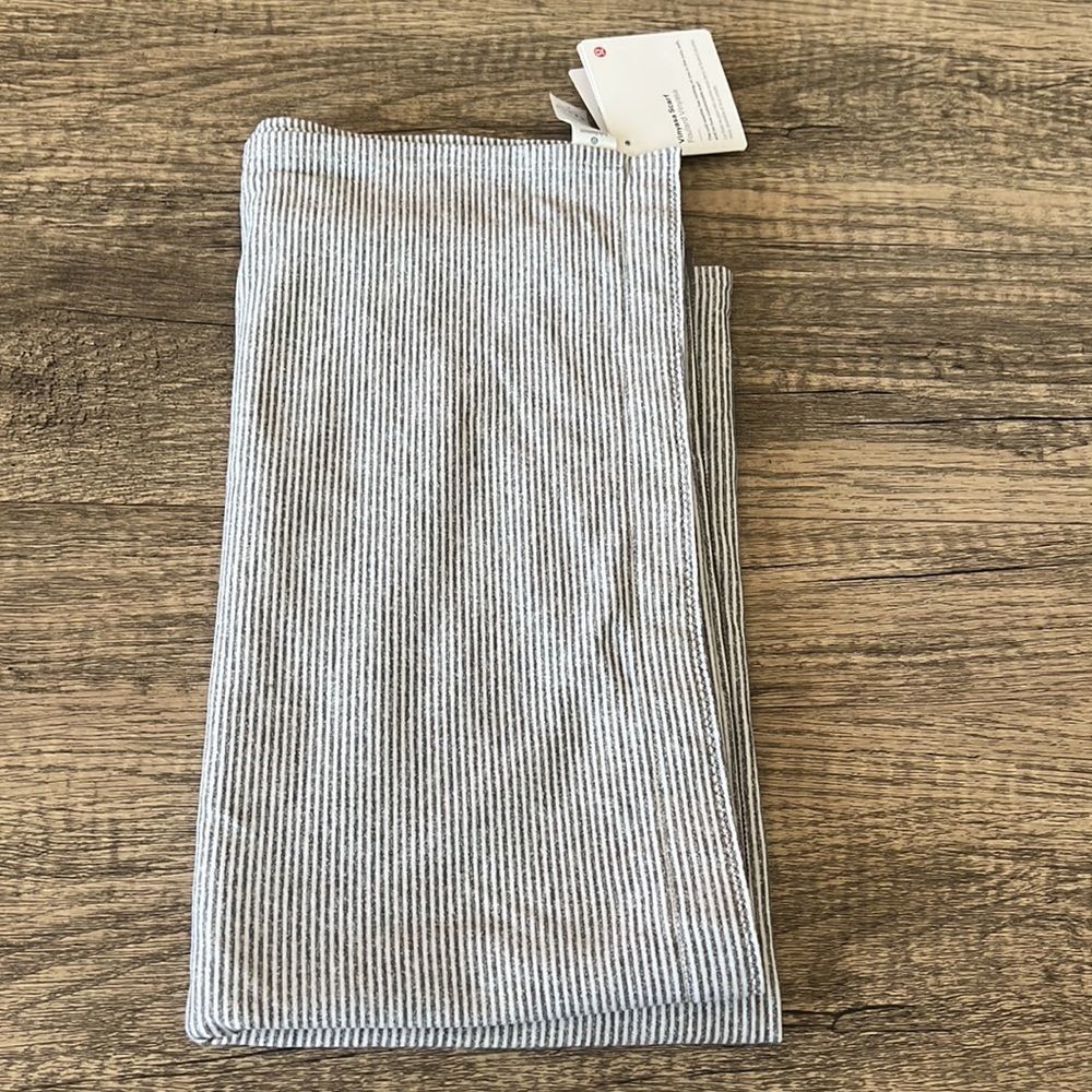 Lululemon Vinyasa Scarf - Picture 5 of 15